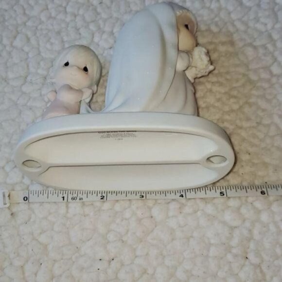 Precious Moments Vintage God Bless the Bride E2832 Porcelain Figurine in Box - Picture 6 of 7